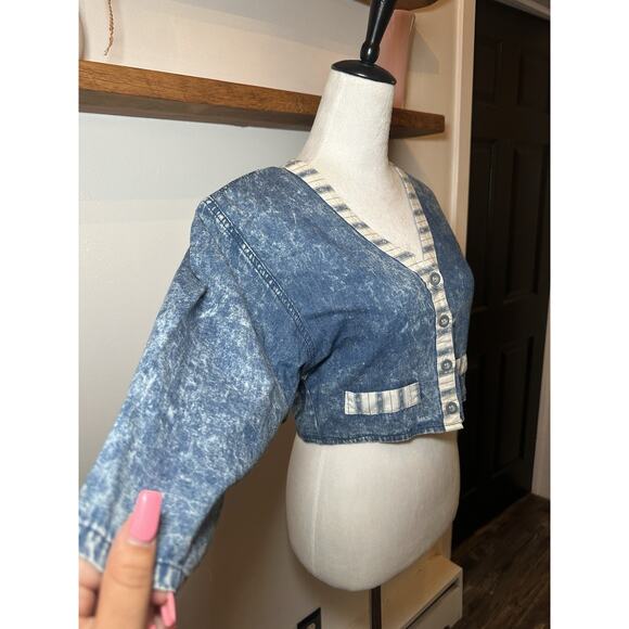 Vintage SWITCH USA Acid Wash Cropped Blue Denim Jacket Size Medium Fitted - Picture 2 of 10
